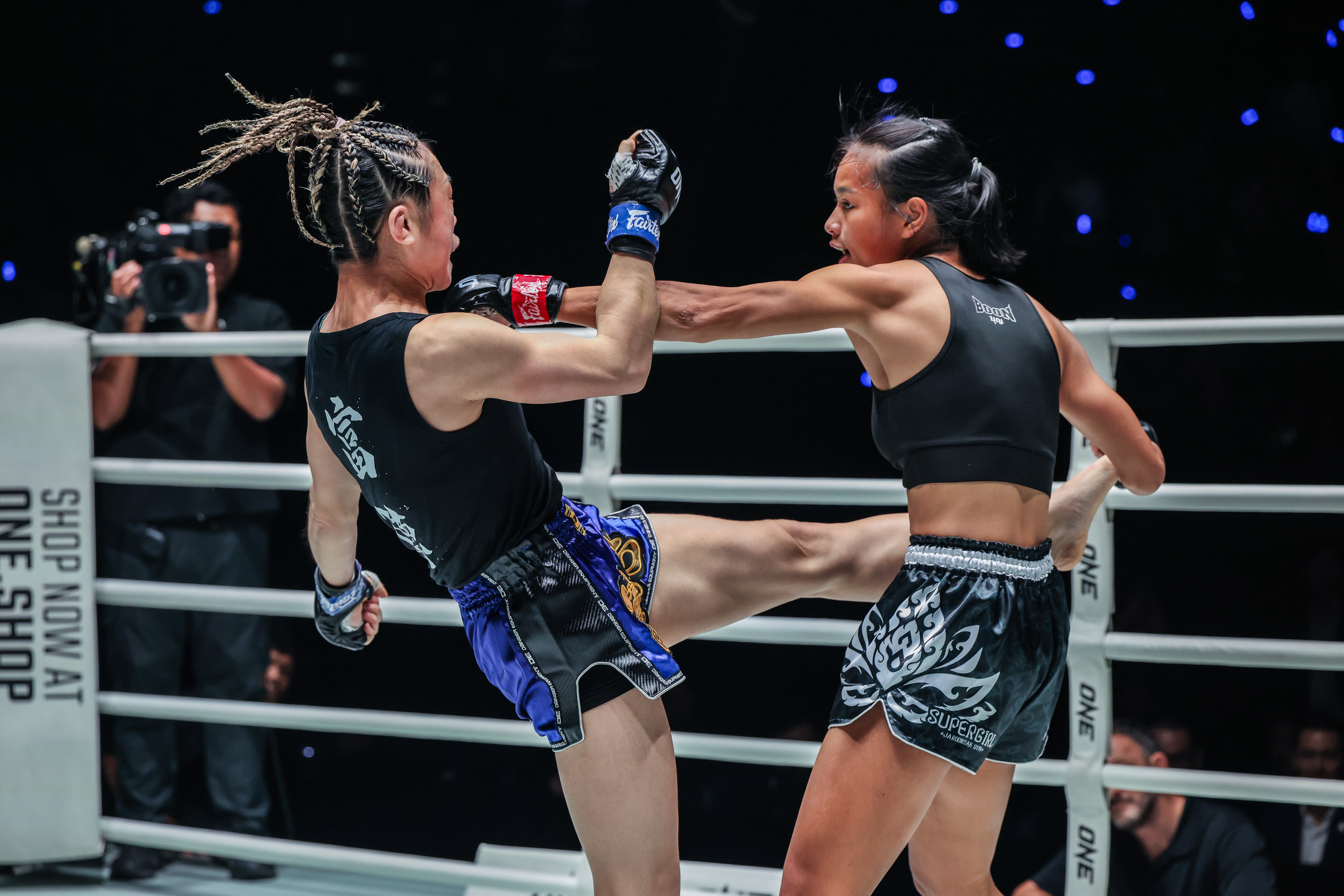 OFN41_02_Supergirl_vs_YuYauPui 20.jpg