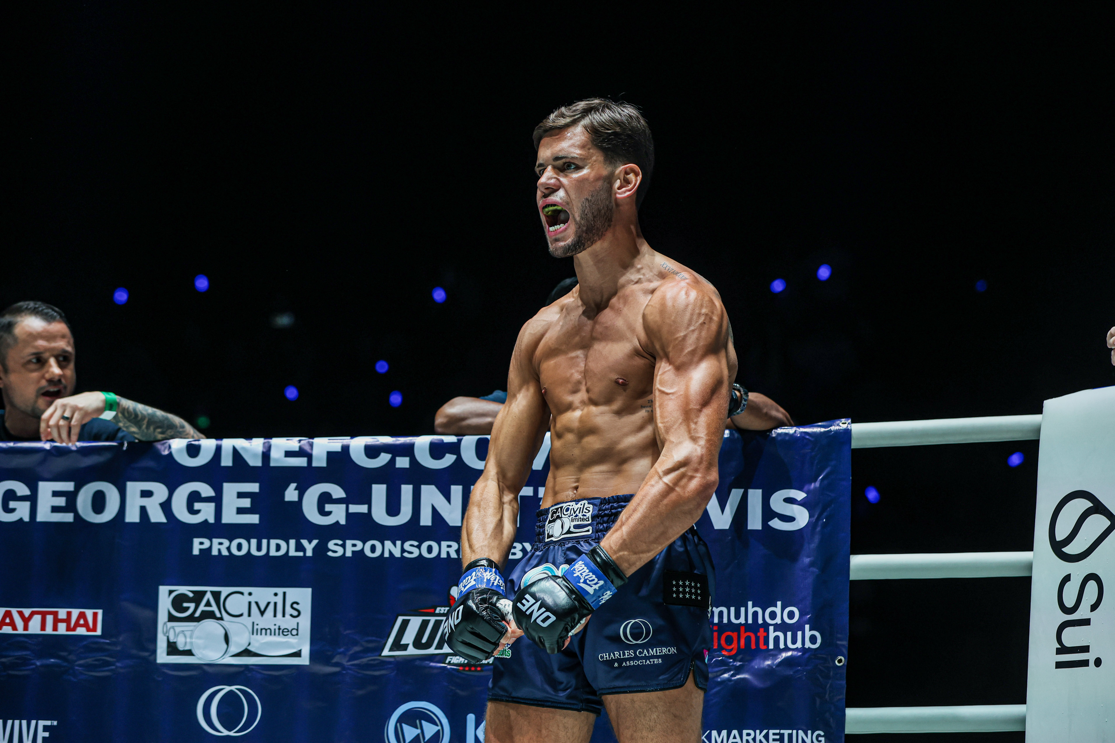 OFN41_09_Sinsamut_vs_GeorgeJarvis 21.jpg