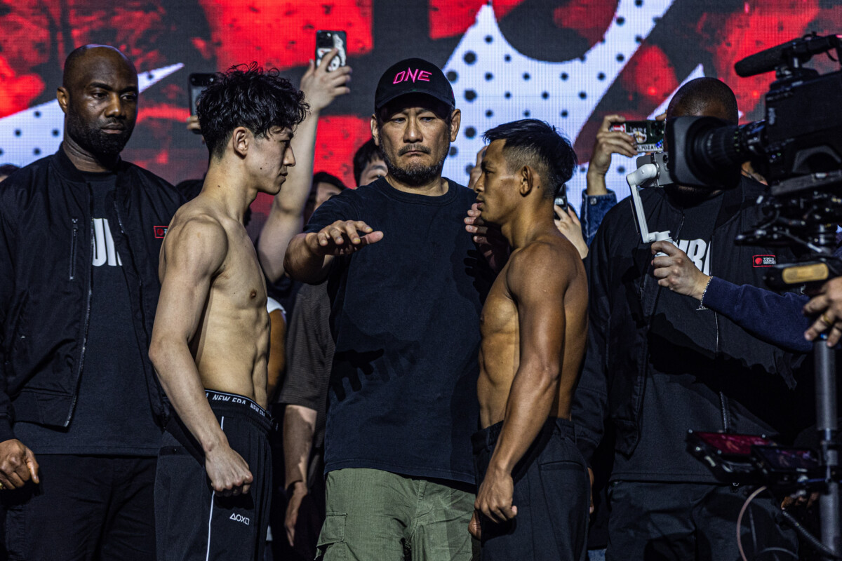 Ceremonial Weigh Ins and Faceoffs OS1 (115)