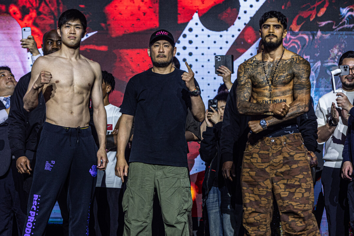 Ceremonial Weigh Ins and Faceoffs OS1 (140)