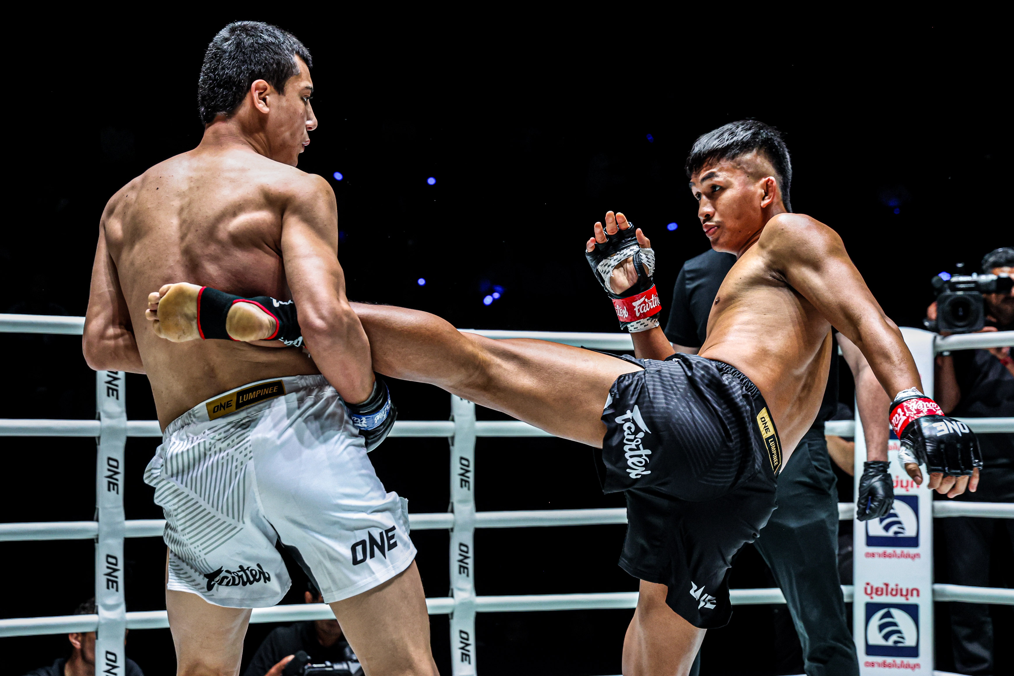 13 Kongsuk vs Khakimov Anisjon OL156 27.jpg