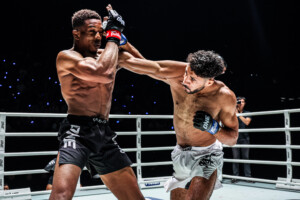 OL153_10_Kendu Irving vs Adam Benwarwar_19