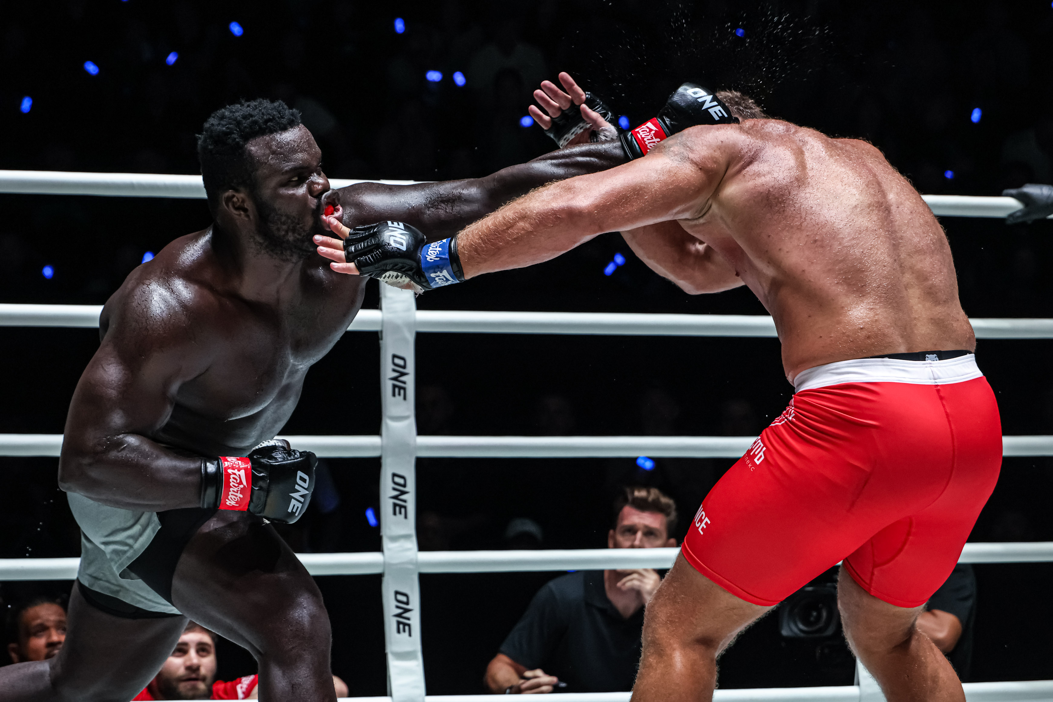 OL154_04_Oumar Kane vs Anatoly Malykhin_37.jpg