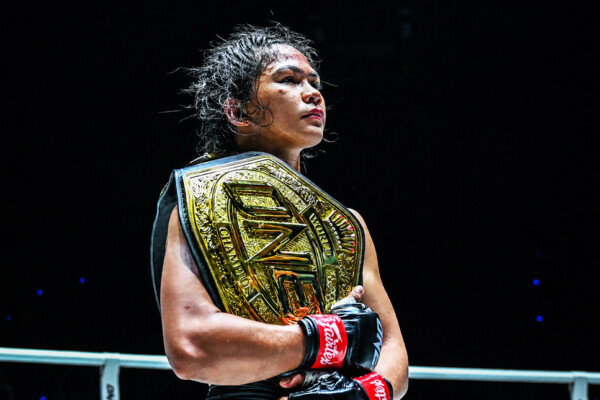เดนิส แซมโบอันกา คว้าแชมป์โลก ONE MMA รุ่นอะตอมเวต เฉพาะกาล