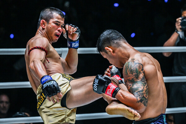 น้องโอ๋ ฮาม่ามวยไทย เตะเต็มแรงใส่ ก้องธรณี ส.สมหมาย ในศึก ONE Fight Night 31