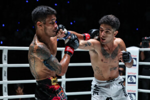 11 Buakaew vs Aldo Cruz TLC22 5