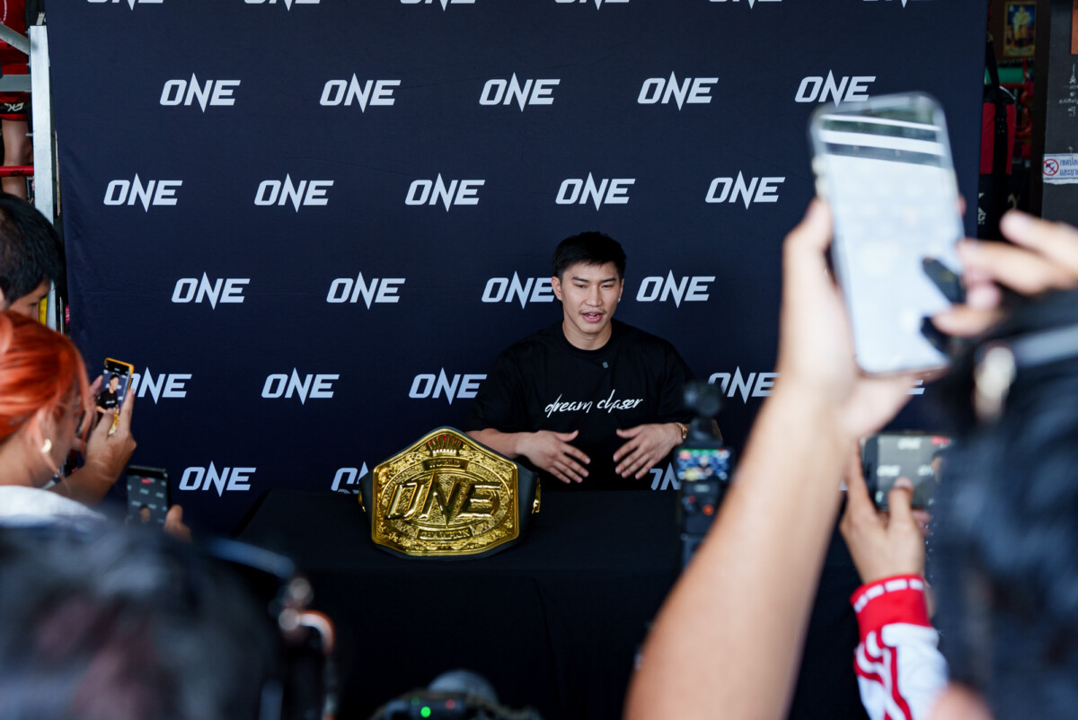 Tawanchai_Vacates_ONE_Featherweight_MuayThai_World_Title (1)