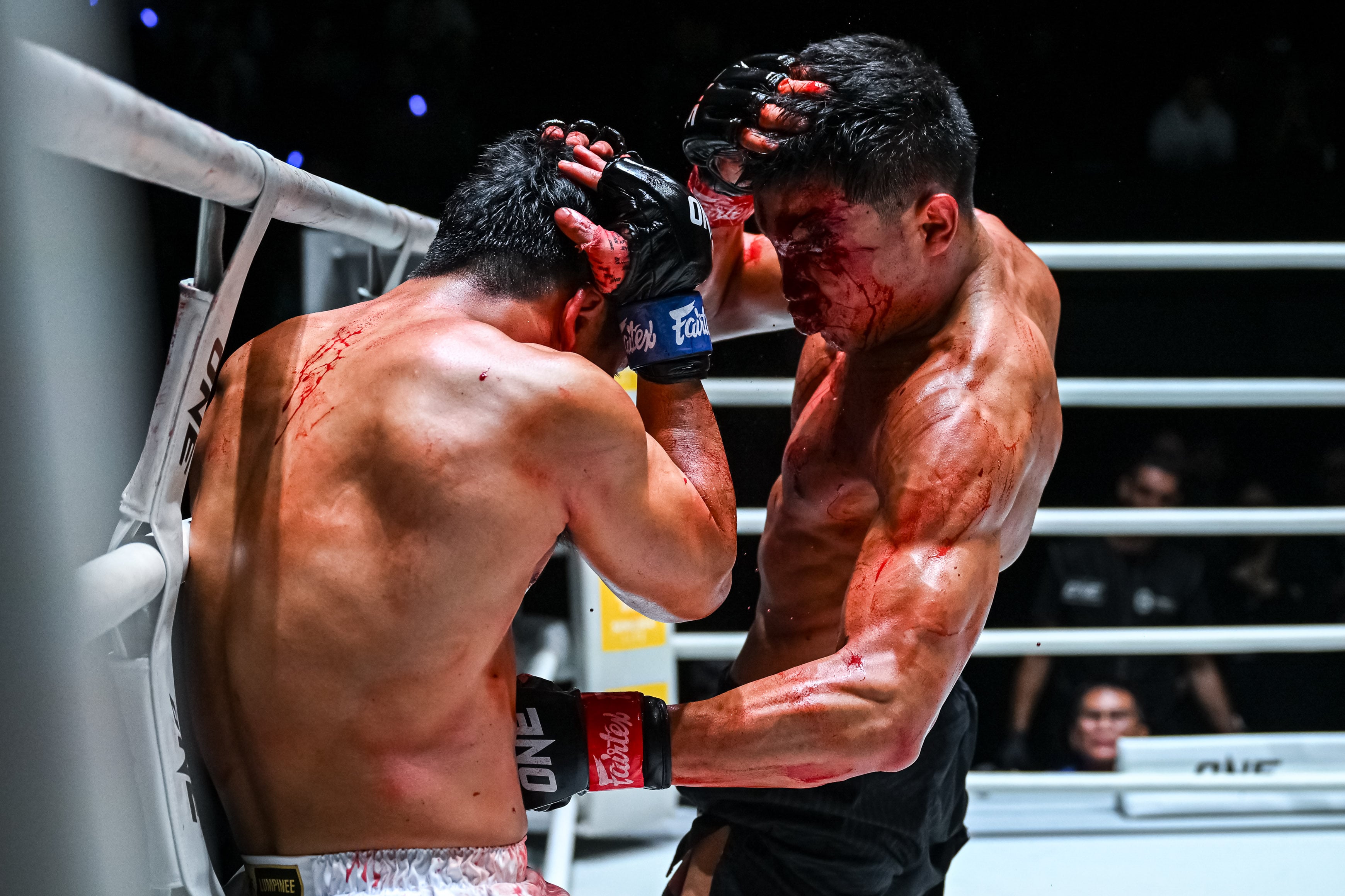 04 Kyaw Swar Win vs Komawut TIC27 10.jpg