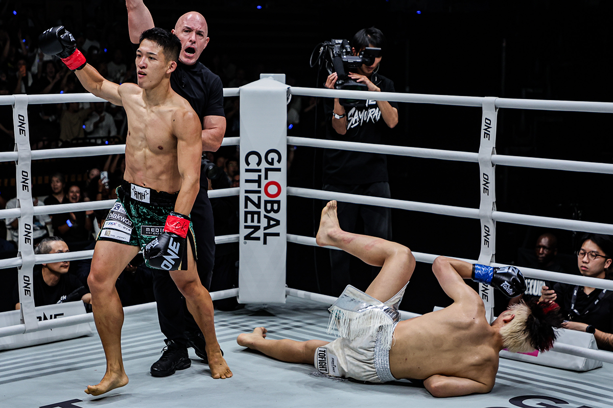 Masaaki Noiri celebrates after stopping Liu Mengyang at ONE SAMURAI 2
