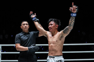 OL166_14_ Khunpon_vs_Panpadej 24