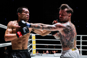 05 Petmuangsri vs Gregor Thom TIC29 19