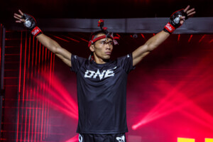05 Petmuangsri vs Gregor Thom TIC29 22