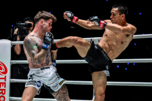 05 Petmuangsri vs Gregor Thom TIC29 25