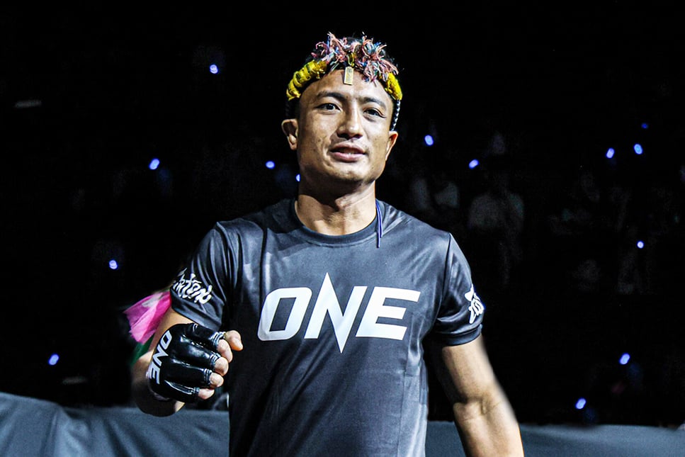 มงคลเดชเล็ก พ.พิมพ์อร เดินเข้าสู่เวทีในศึก ONE ลุมพินี 156
