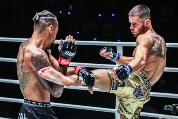 จอร์จ จาร์วิส สาดแข้งใส่ รีเกียน เออร์เซล ในรายการ ONE Fight Night 34