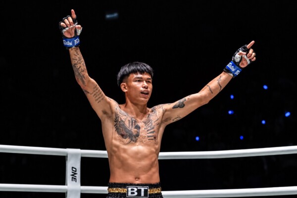 นนทชัย จิตรเมืองนนท์ในศึก ONE Fight Night 43