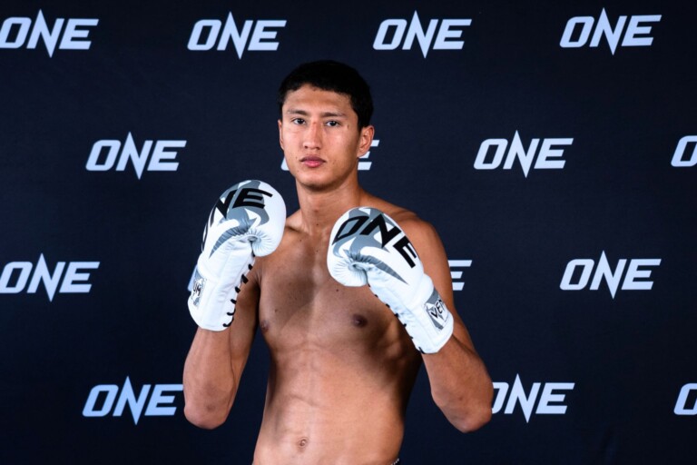 นาบิล อานาน ร่วมทำกิจกรรมเช็กฟิตก่อนชกในรายการ ONE ซามูไร 4