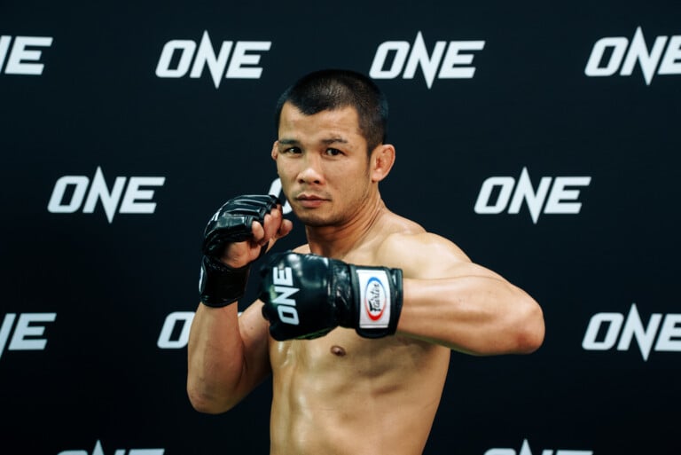 น้องโอ๋ ฮาม่ามวยไทย ในกิจกรรมเช็กฟิตก่อนชกในรายการ The Inner Circle 38