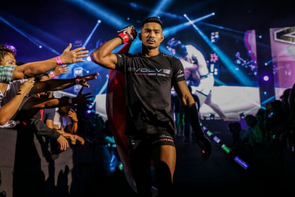 Amir Khan SGDC5076 600x400