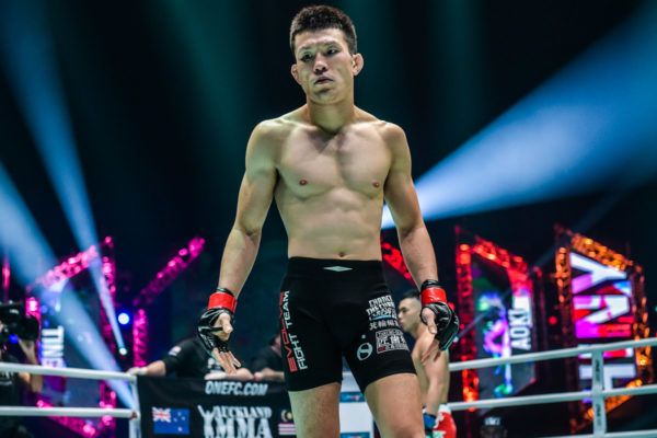 Japanese MMA legend Shinya Aoki gets ready to fight