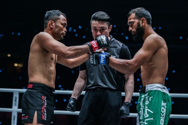 Dejdamrong Sor Amnuaysirichoke defeats Muhammad Imran at ONE EDGE OF GREATNESS DUX 1173 600x400