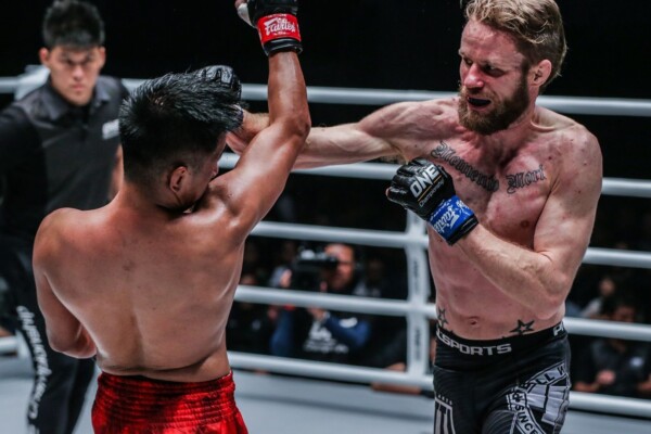 Geje Eustaquio defeats Toni Tauru at ONE MASTERS OF FATE DC DUX_1898 600x400