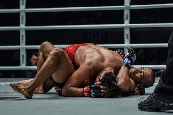 Joshua Pacio defeats Rene Catalan at ONE MASTERS OF FATE D4X_3043 600x399