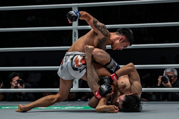 Yoshitaka Naito defeats Pongsiri Mitsatit at ONE MASTERS OF FATE YKZ_8065 600x399