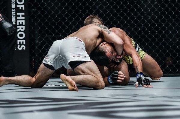 Troy Worthen defeats Mark Fairtex Abelardo ONE KING OF THE JUNGLE DA 0445 600x399