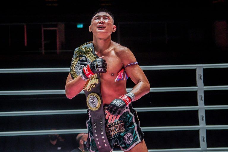 Petchmorakot Petchyindee Academy Yodsanklai IWE Fairtex 1920X1280 14 768x512