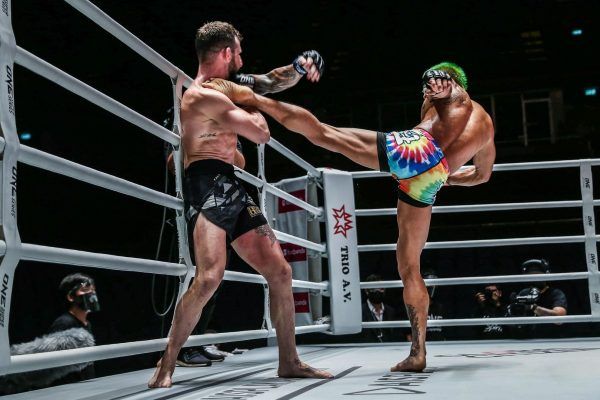 Yodkaikaew Fairtex Alex Schild mixed martial arts 1920X1280 9 600x400