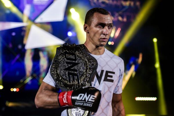 roman kryklia andrei stoica one collision course 1920X1280 87 600x399