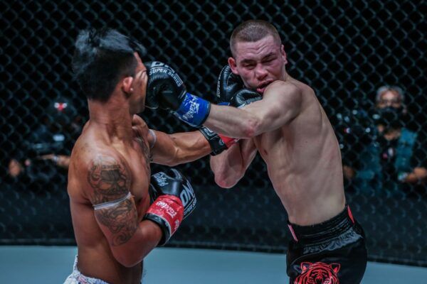 Tagir Khalilov Rodtang Jitmuangnon ONE FISTS OF FURY 1920X1280 27 600x400