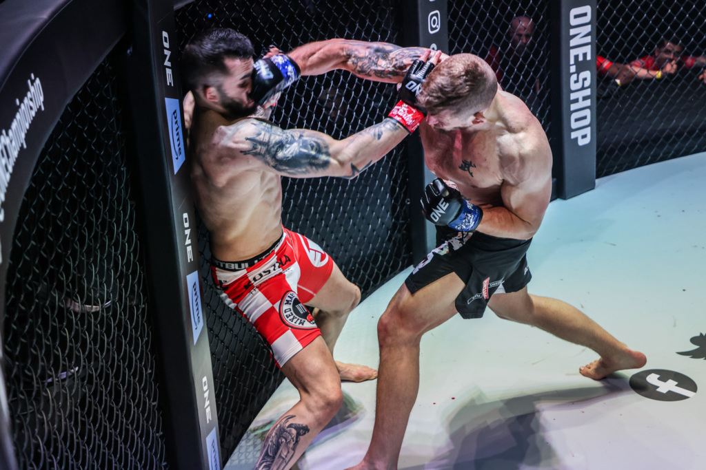 巴斯蒂安-卡德斯坦KO罗伯托-索迪奇