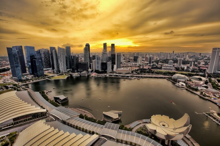 Singapore skyline 768x512