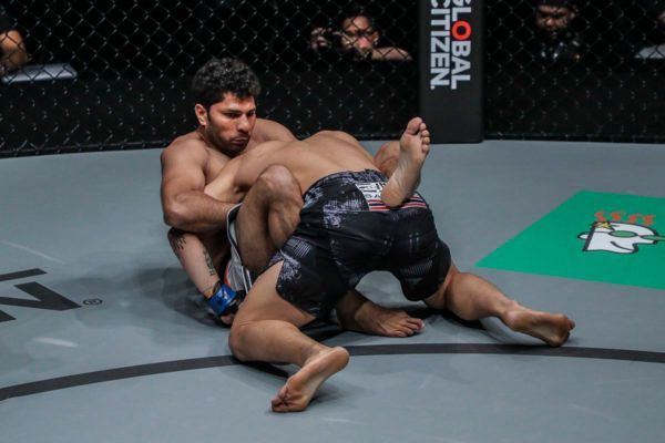 Rajinder Singh Meena applying submission move