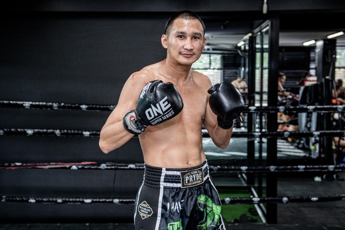 ONE Featherweight Muay Thai World Champion Petchmorakot Petchyindee Academy