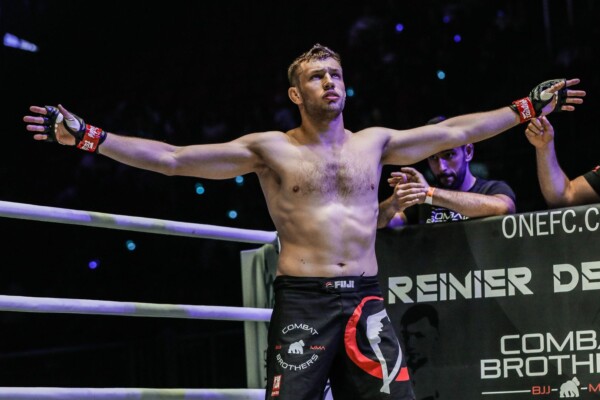 Reinier De Ridder DC 7756 600x400