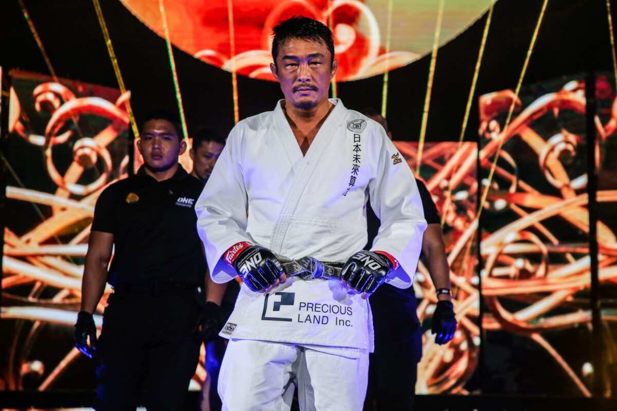 Yoshihiro Akiyama DC 2418 1200x800