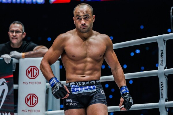 Eddie Alavrez in the ring for his battle with the Philippines' Eduard Folayang