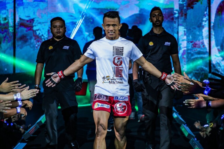 Filipino martial arts stat Edward Kelly enters the Mall Of Asia Arena
