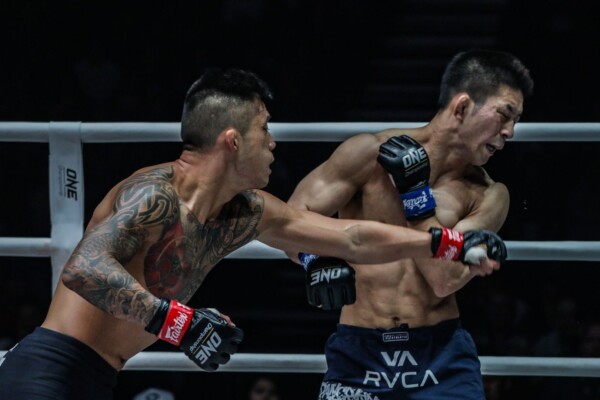 Martin Nguyen lands a left hand on World Title challenger Koyomi Matsushima.