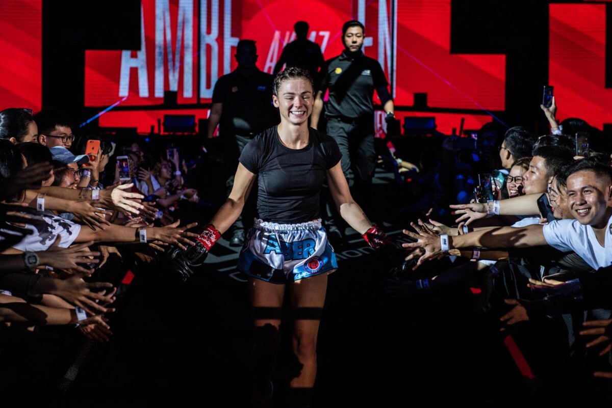 Viktoria Lipianska defeats Amber Kitchen AT ONE IMMORTAL TRIUMPHYK 9011 1200x801