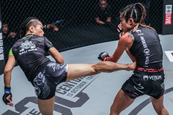 Angela Lee defeats Xiong Jing Nan at ONE CENTURY DC DUX_2014 600x400