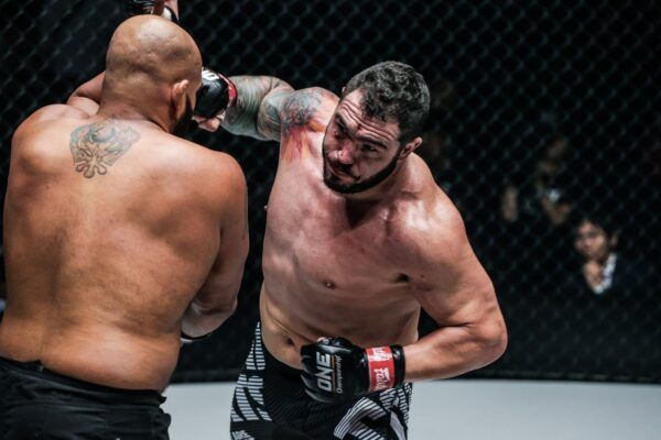 Arjan Bhullar defeats Mauro Cerilli at ONE CENTURY DUX 1668 600x400