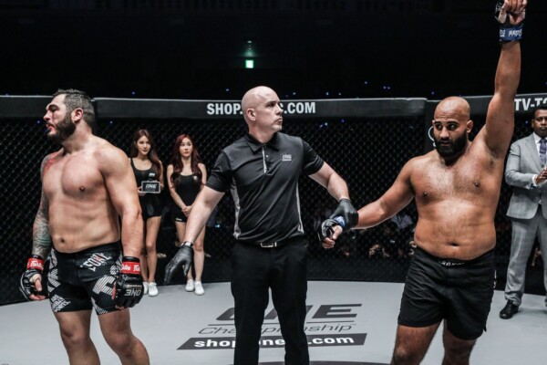 Arjan Bhullar defeats Mauro Cerilli at ONE CENTURY DUX 9316 600x400