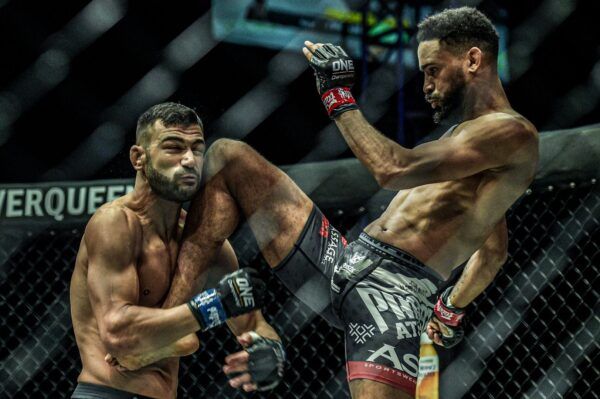 Pieter Buist defeats Antonio Caruso at ONE DAWN OF VALOR YK4_1556 8 600x399