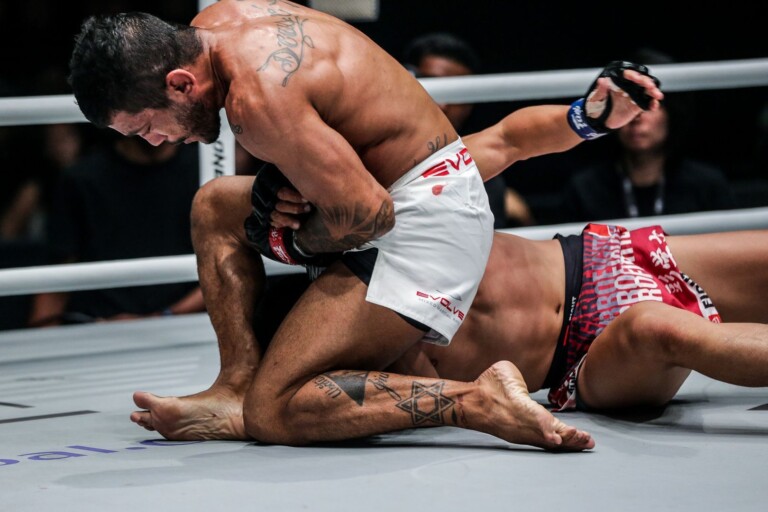 Alex Silva defeats Peng Xue Wen at ONE EDGE OF GREATNESS DUX 1032 768x512