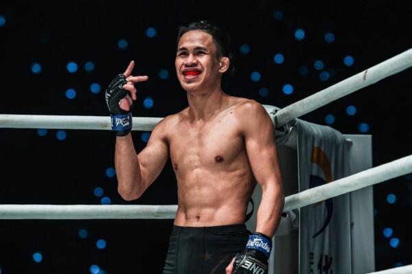 Jeremy Miado defeats Miao Li Tao at ONE AGE OF DRAGONS YK 6902 600x399
