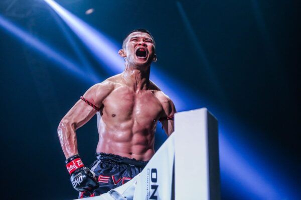 Nong O Gaiyanghadao VS Saemapetch Fairtex at ONE EDGE OF GREATNESS DW VID_2934 11 600x400